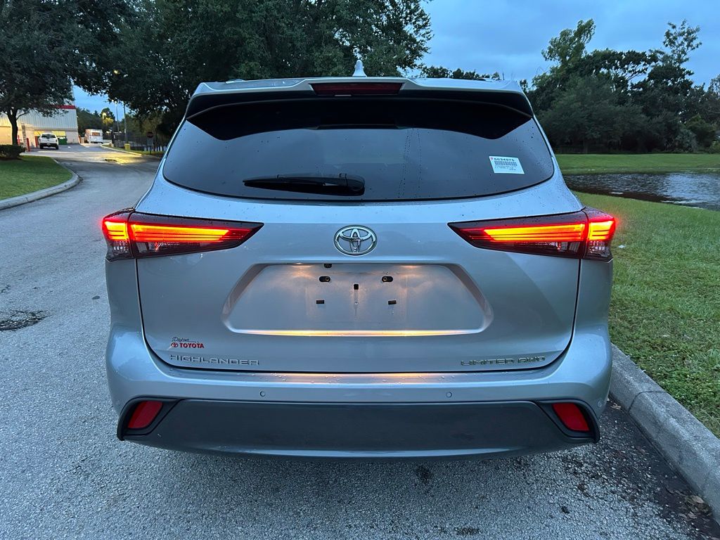 Thumbnail: 2021 Toyota Highlander - 4