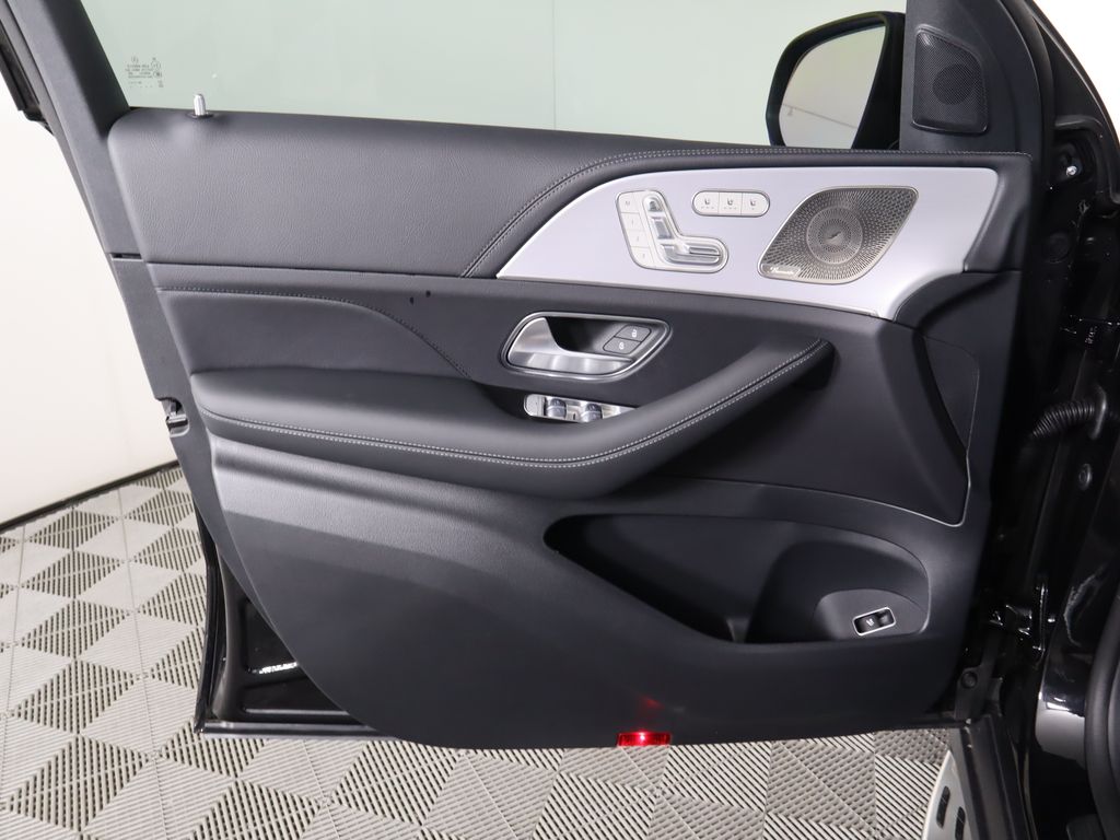 Thumbnail: 2026 Mercedes-Benz GLE - 26