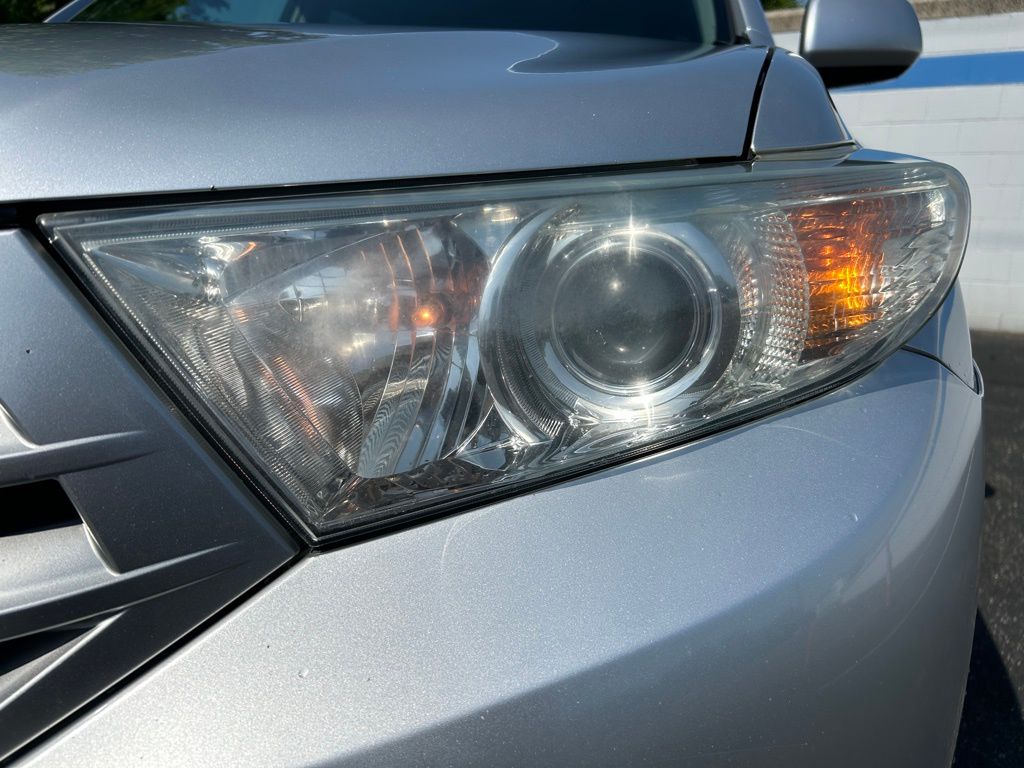 Thumbnail: 2012 Toyota Highlander - 9
