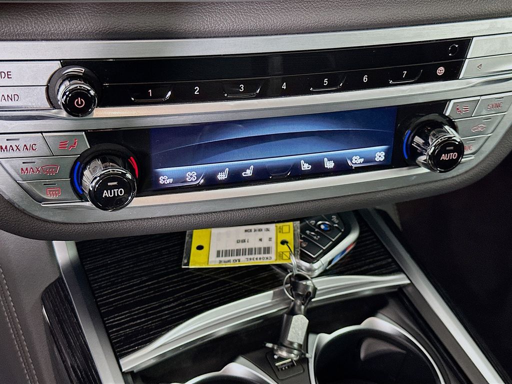 Thumbnail: 2022 BMW 7 Series - 16