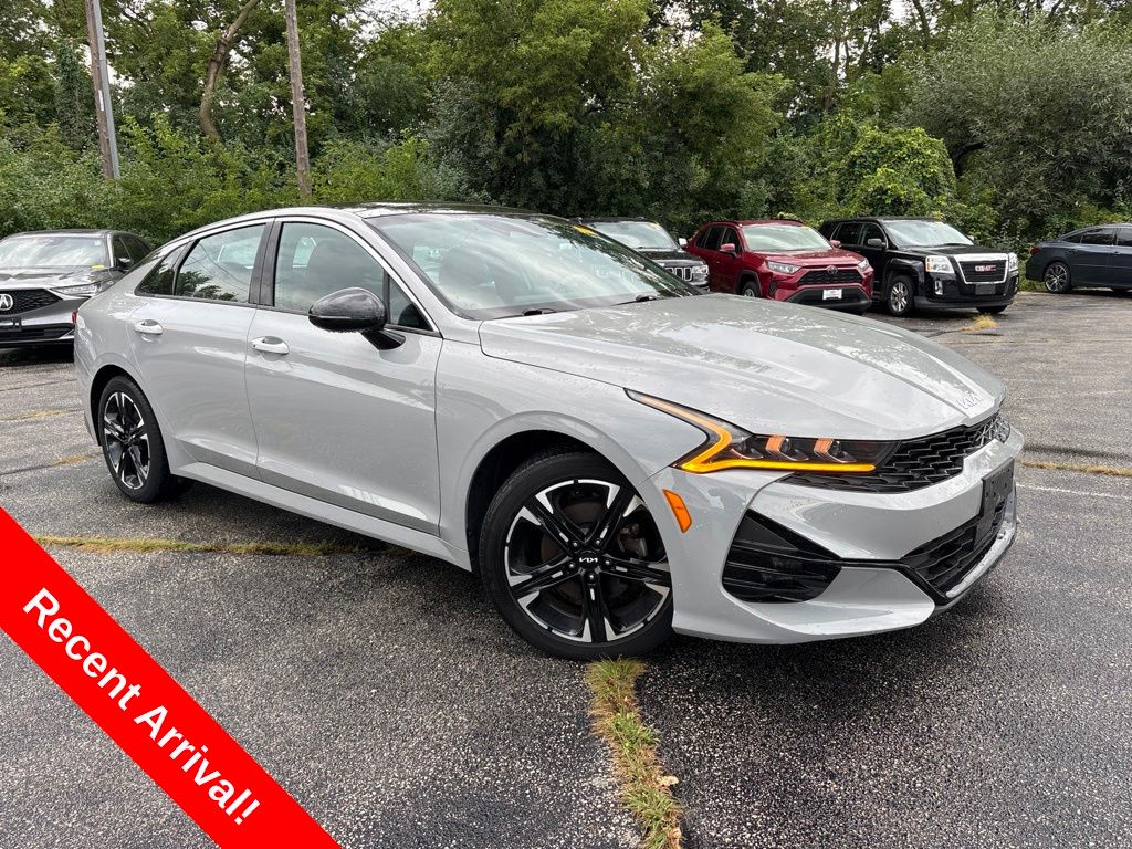 2022 Kia K5 photo 1