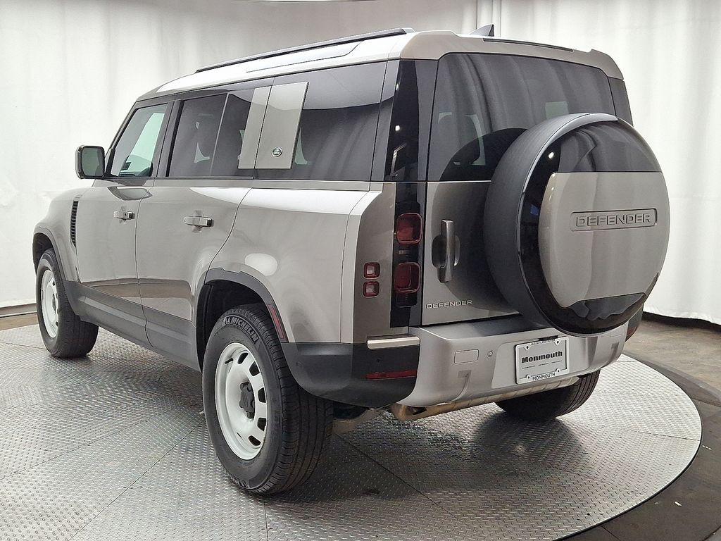 2024 Land Rover Defender 110 6