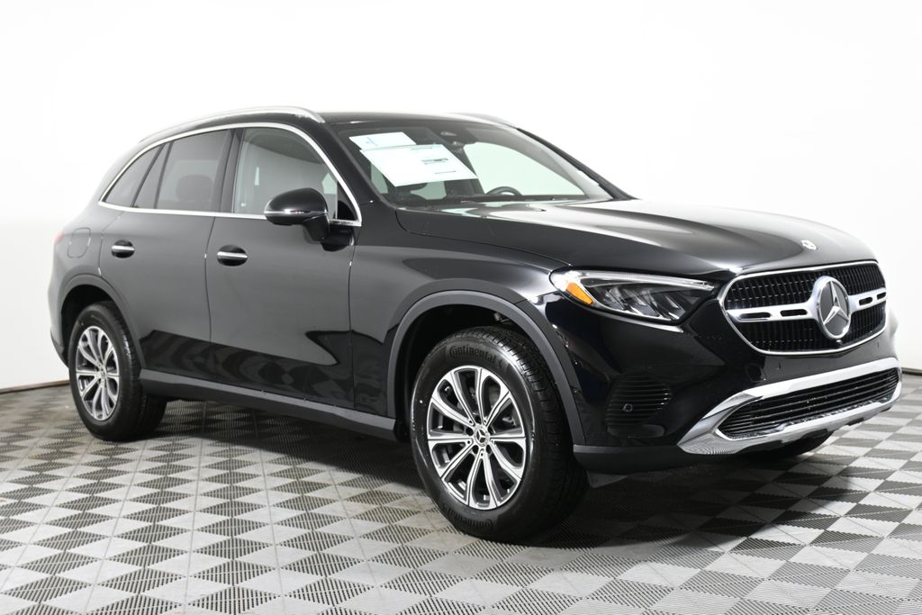 2025 Mercedes-Benz GLC 300 8