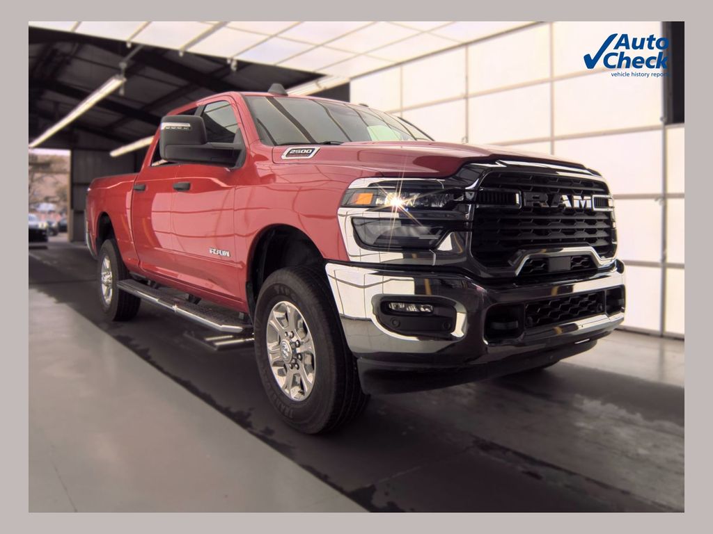 2026 RAM 2500 Rojo (Flame Red Clearcoat) Camioneta Todo terreno 8 velocidades Automática