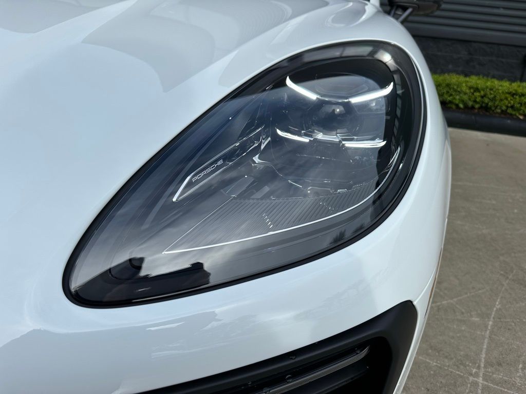 Thumbnail: 2026 Porsche Macan - 13