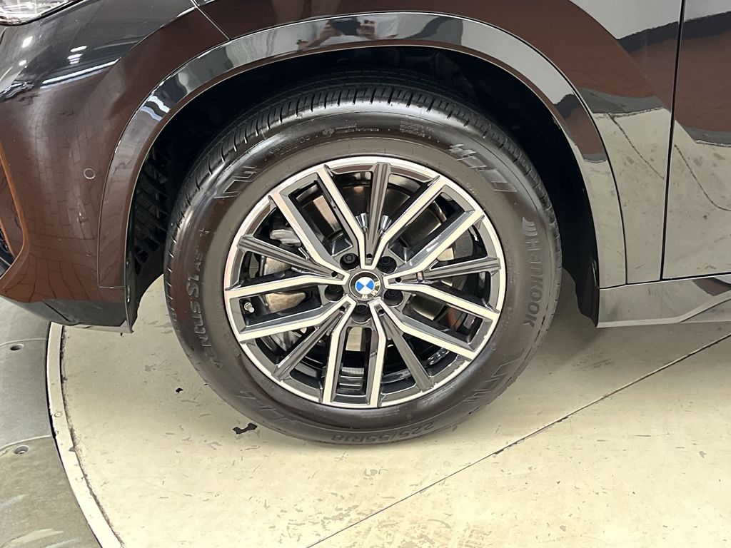 Thumbnail: 2025 BMW X1 - 10