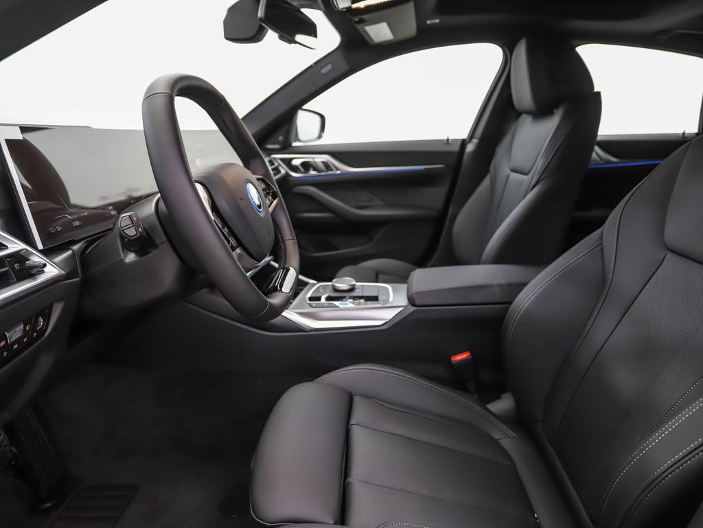 Thumbnail: 2025 BMW i4 - 10