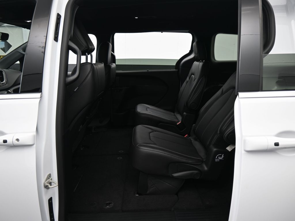 Used 2026 Bright White Clearcoat Chrysler LX image 27