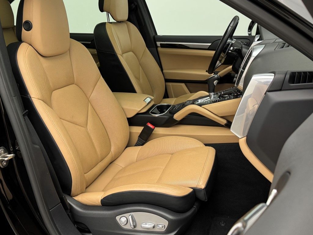 2016 Porsche Cayenne S E-Hybrid 23