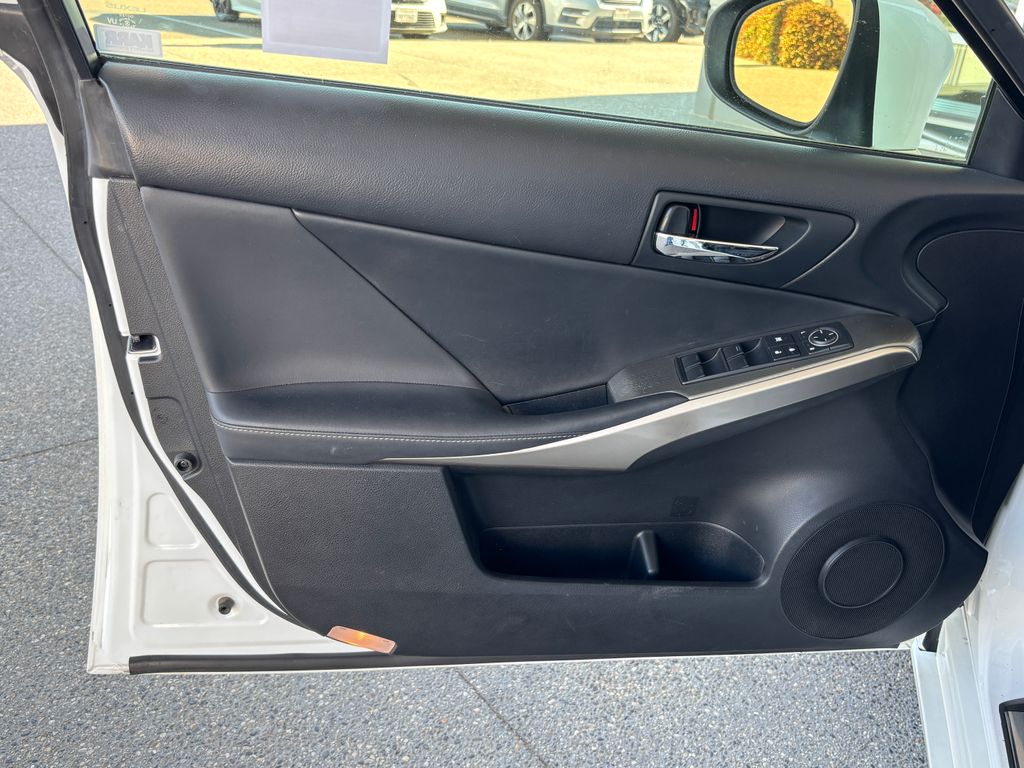 Thumbnail: 2016 Lexus IS - 25