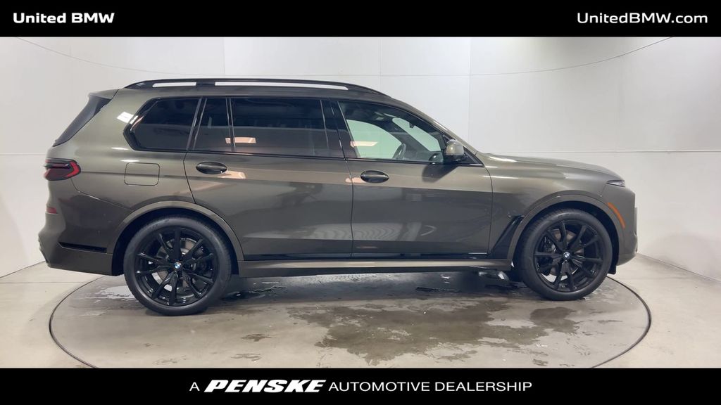 Thumbnail: 2026 BMW X7 - 9