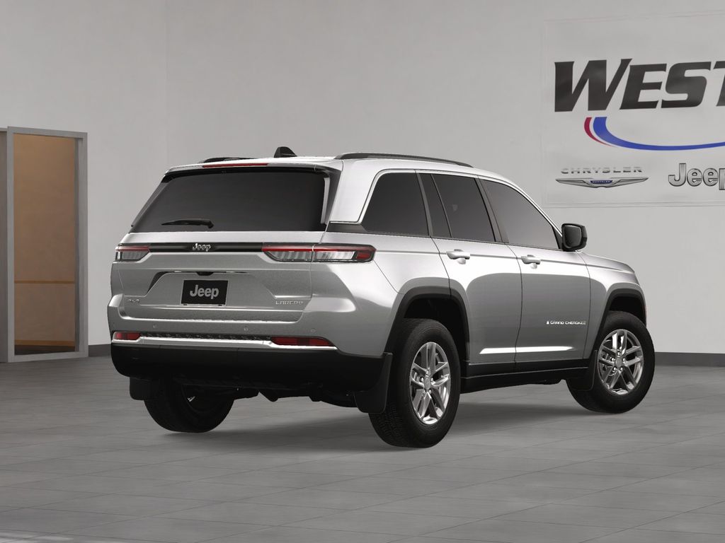 New 2025 Silver Jeep Laredo X image 4