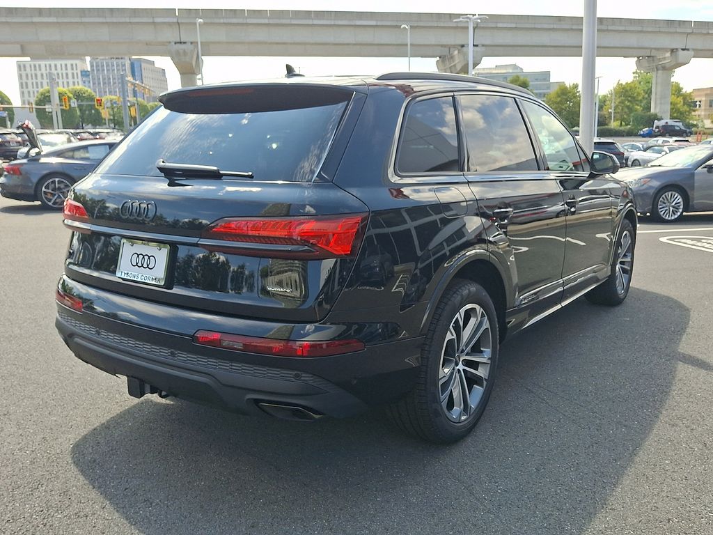 Thumbnail: 2026 Audi Q7 - 3