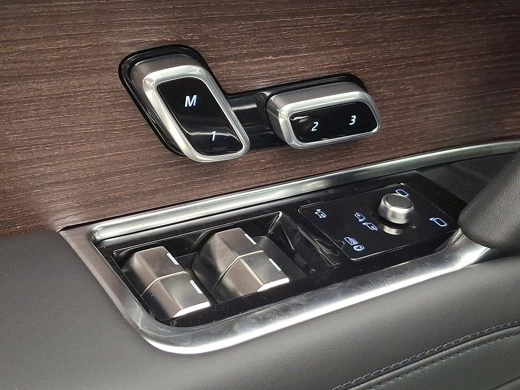Thumbnail: 2027 Land Rover Range Rover - 20