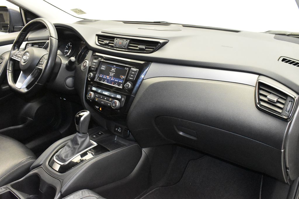 2020 Nissan Rogue Sport SL 31