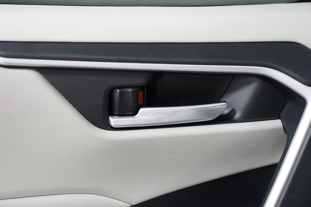 Thumbnail: 2024 Toyota RAV4 - 32