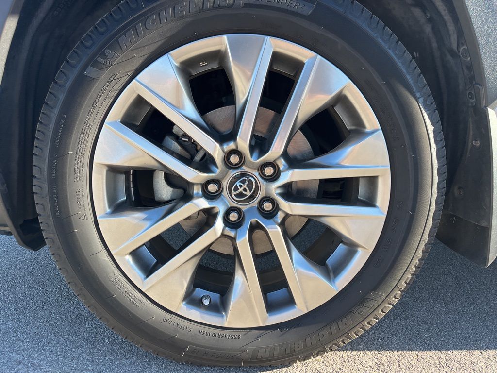 Thumbnail: 2019 Toyota RAV4 - 12