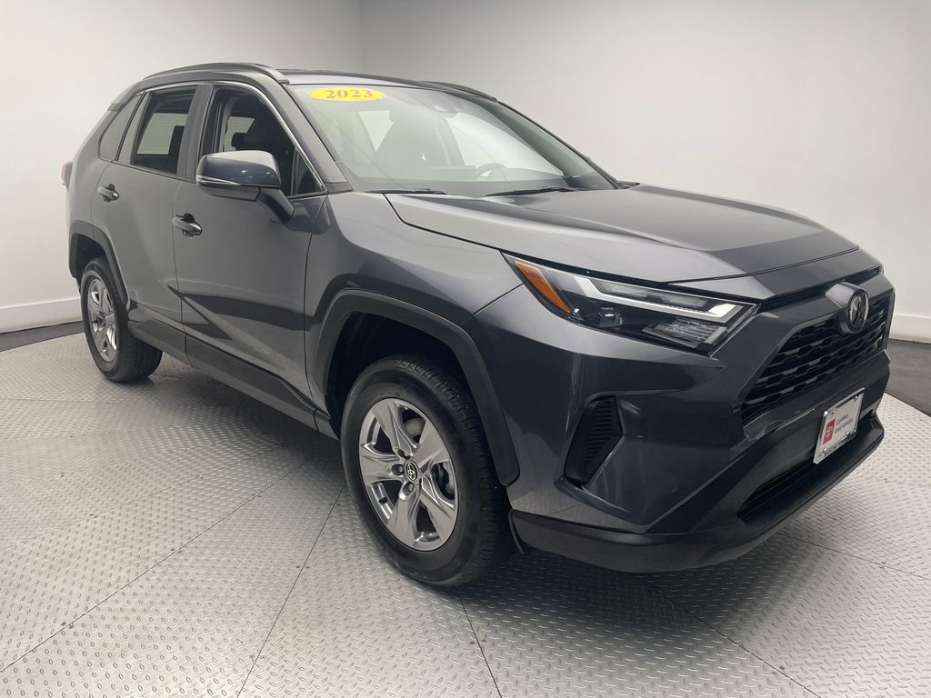 2023 Toyota RAV4 XLE 3