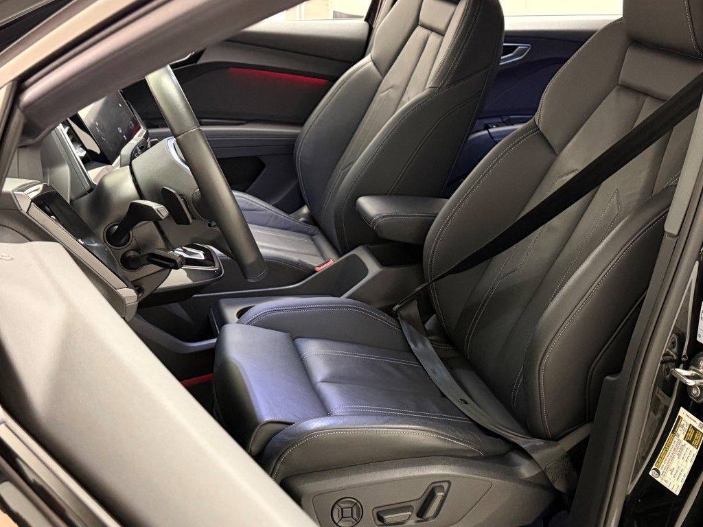 Thumbnail: 2022 Audi Q4 e-tron - 31