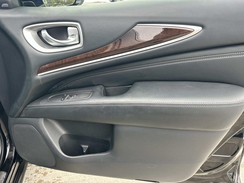 Thumbnail: 2016 INFINITI QX60 - 18