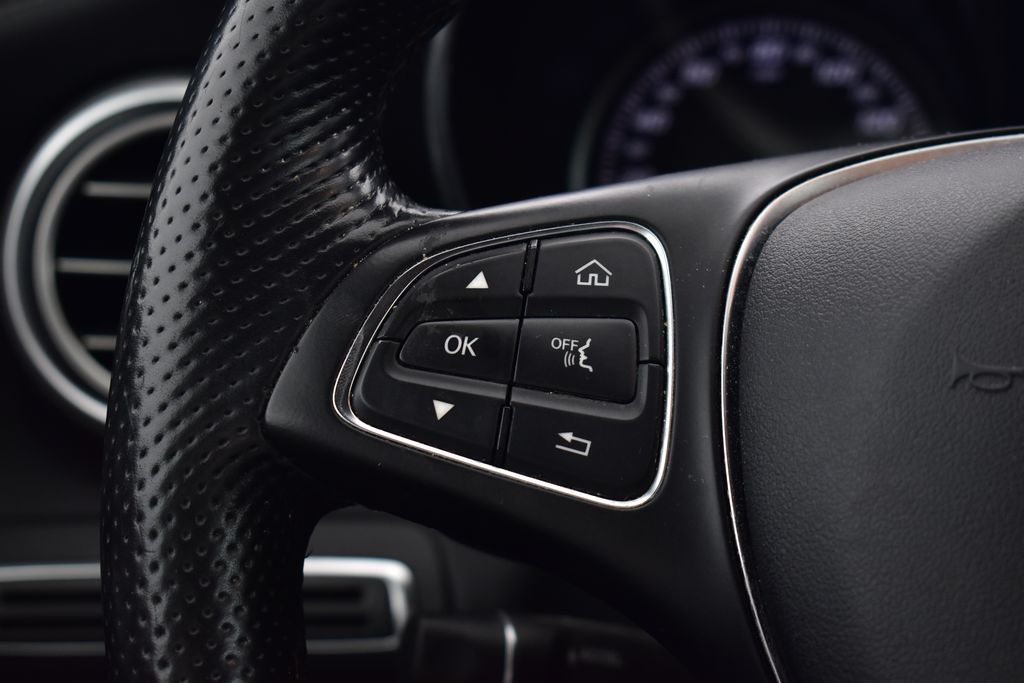Thumbnail: 2016 Mercedes-Benz C-Class - 17