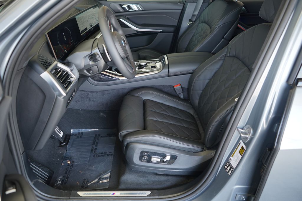 Thumbnail: 2026 BMW X7 - 11