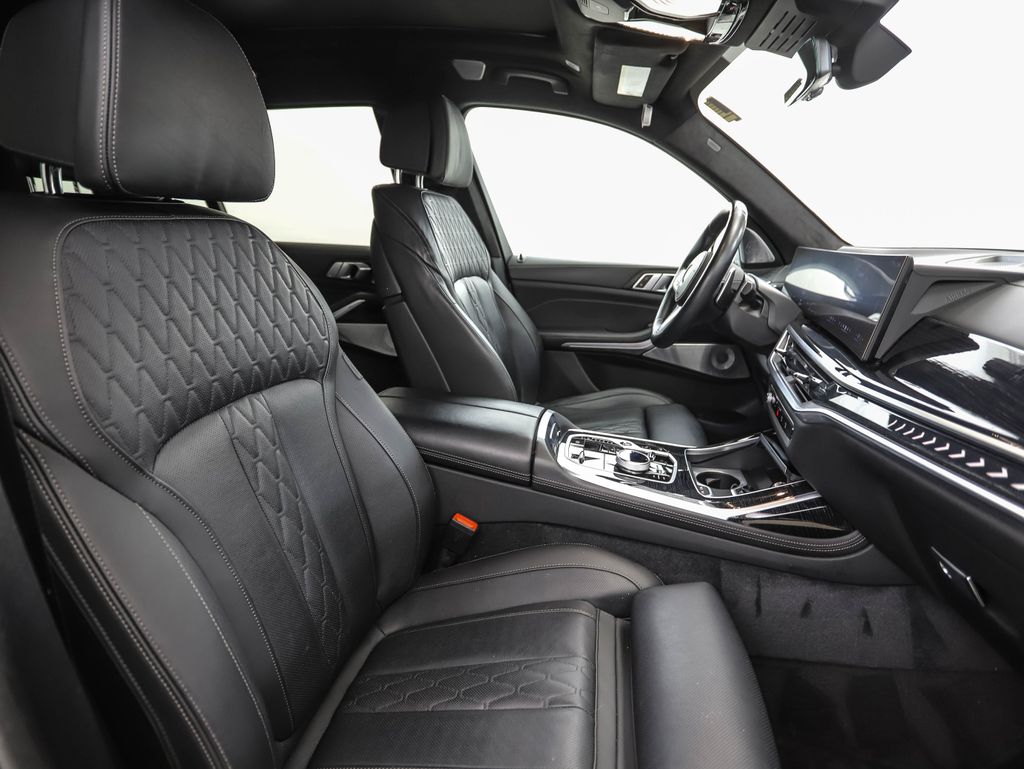 Thumbnail: 2024 BMW X7 - 31