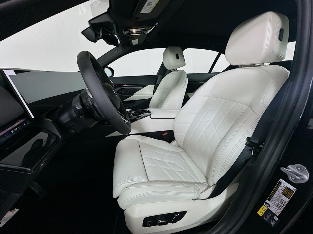 Thumbnail: 2026 BMW 5 Series - 16