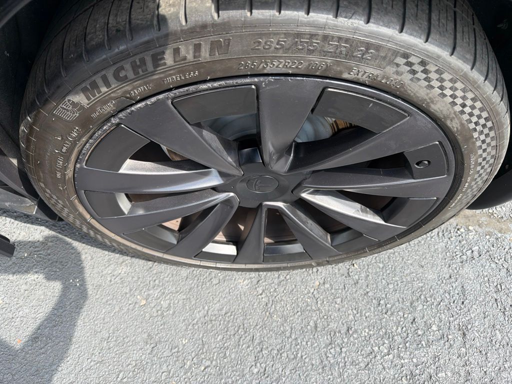 Used 2022 Black Tesla Plaid image 11