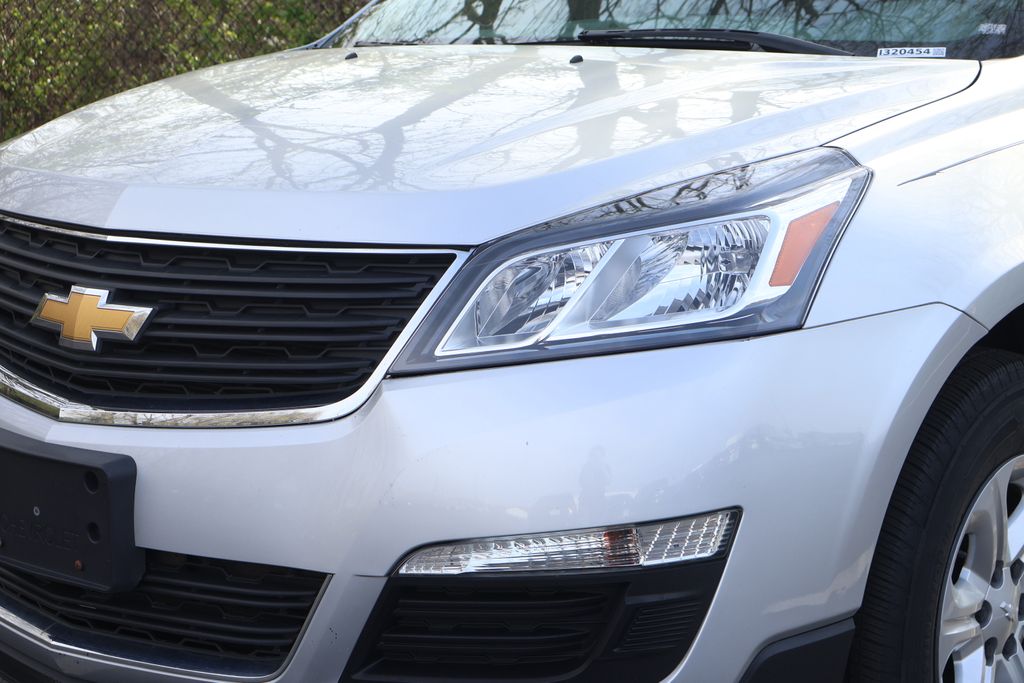 Thumbnail: 2016 Chevrolet Traverse - 3