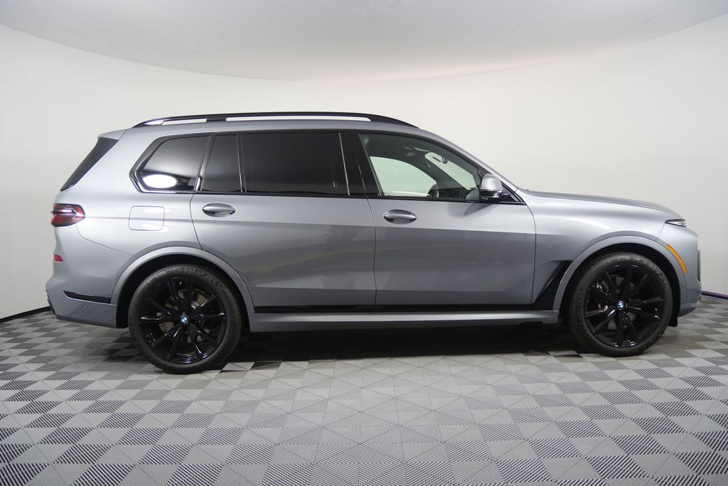 Thumbnail: 2026 BMW X7 - 16