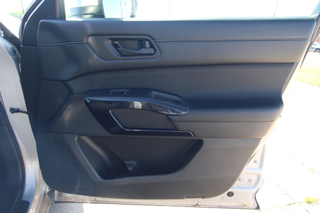 Used 2025 Nissan Pathfinder SUV