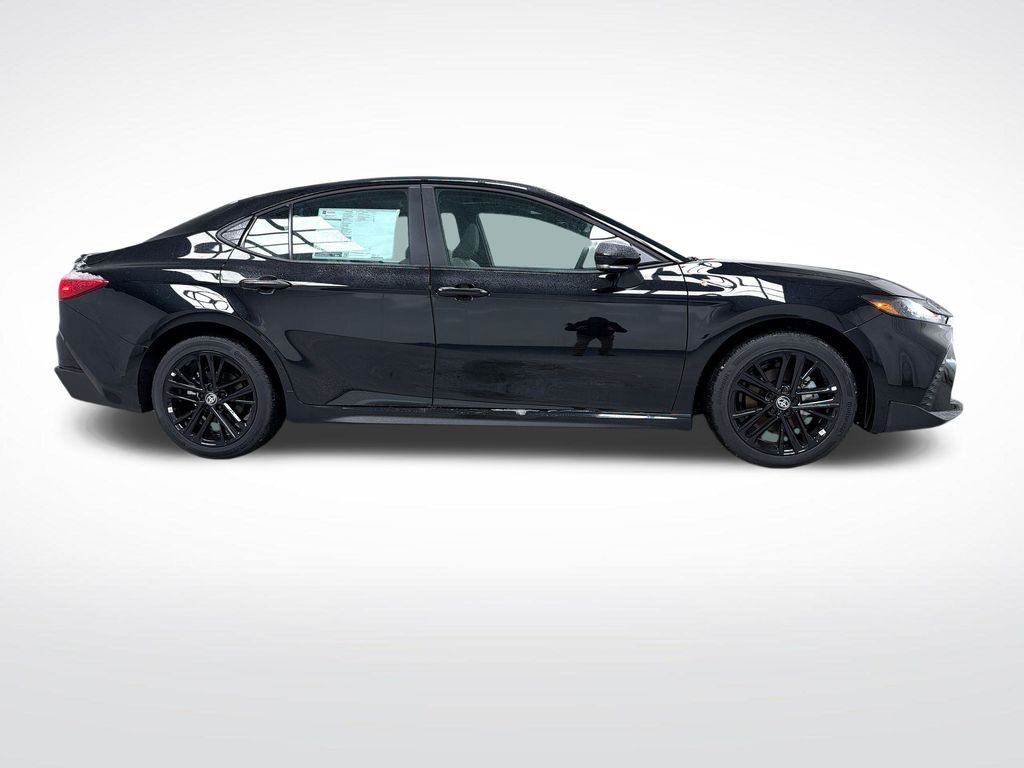 2026 Toyota Camry SE - Photo 10