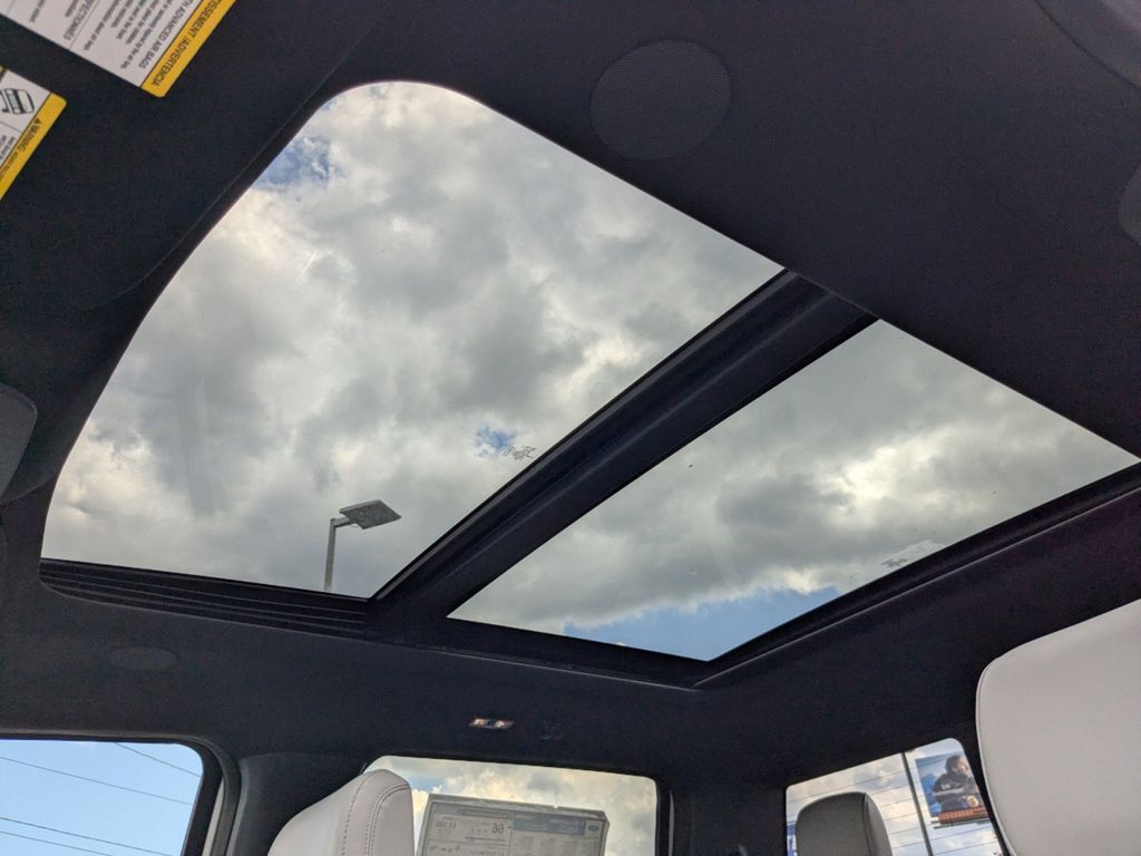 2025 Ford F-150 Lightning Platinum