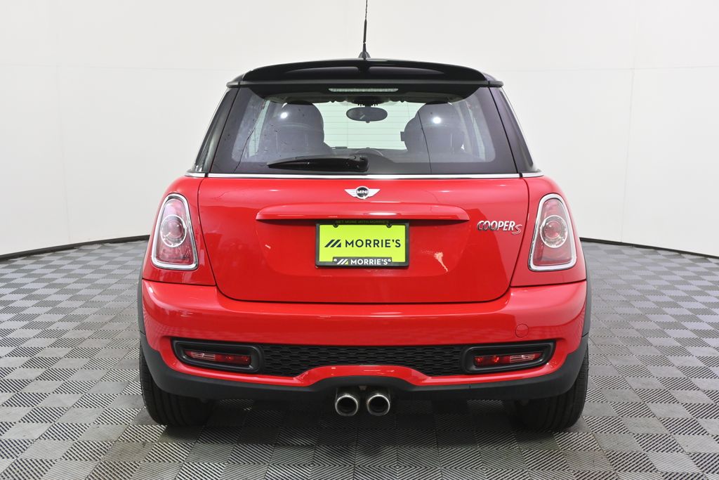 View vehicle photo 5