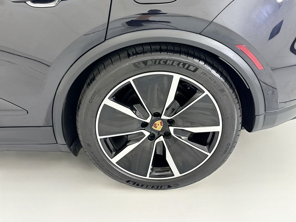 Thumbnail: 2024 Porsche Macan - 31