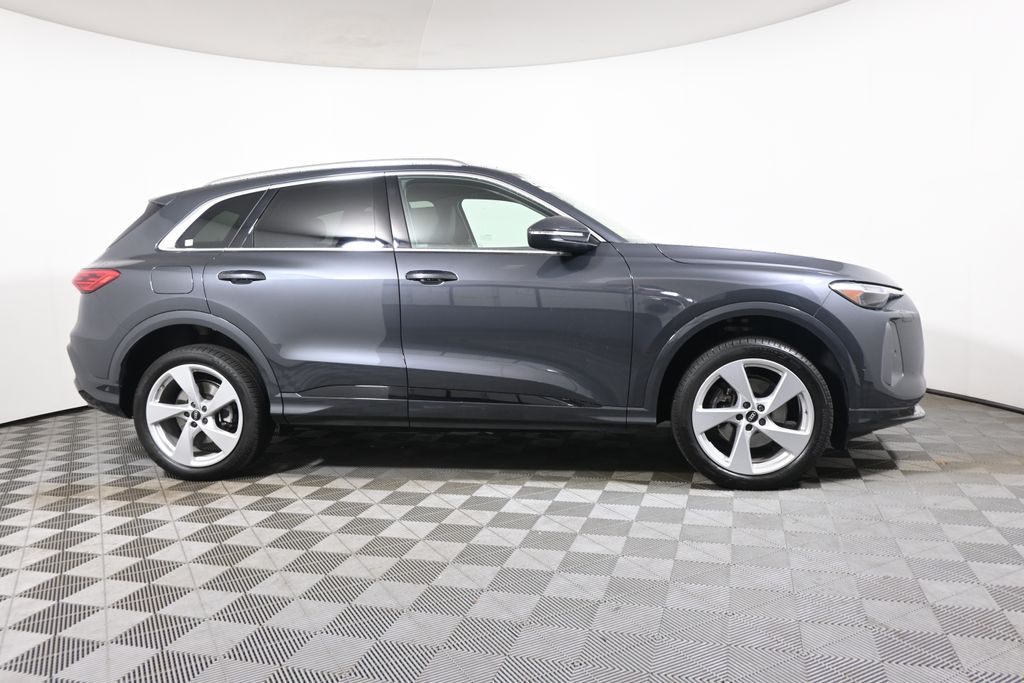 Thumbnail: 2025 Audi Q5 - 8