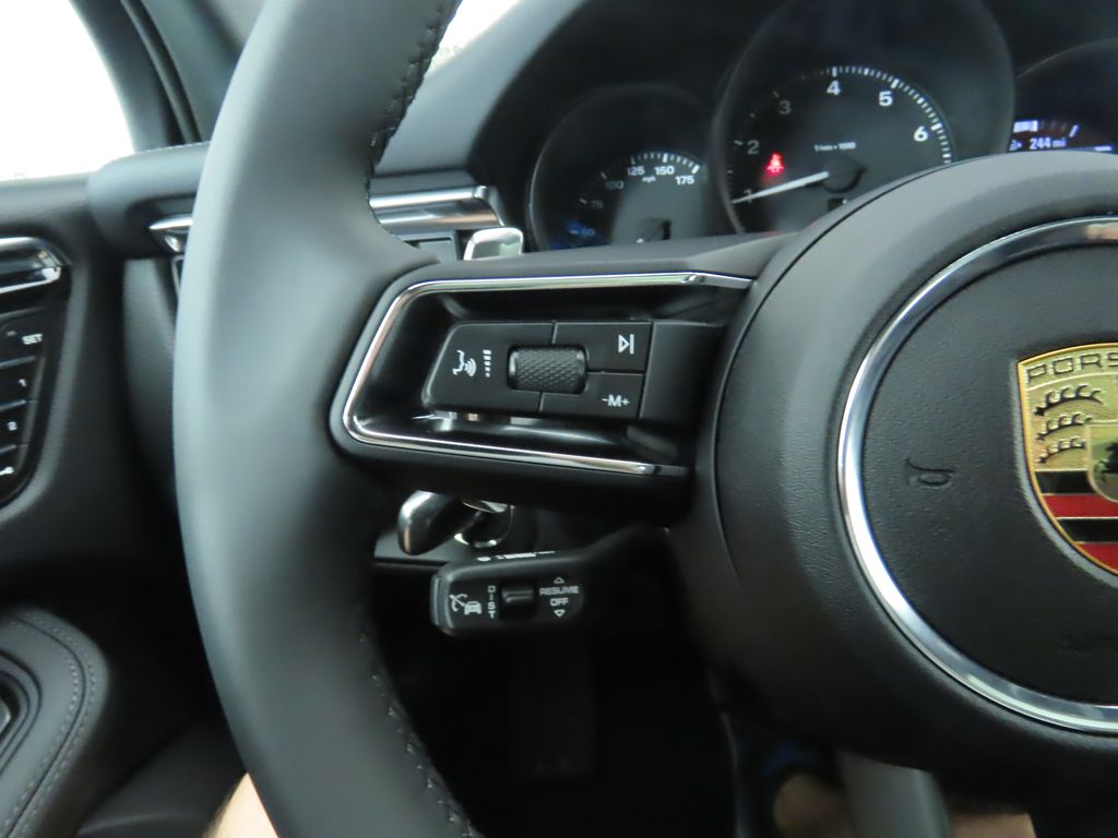 Thumbnail: 2025 Porsche Macan - 14