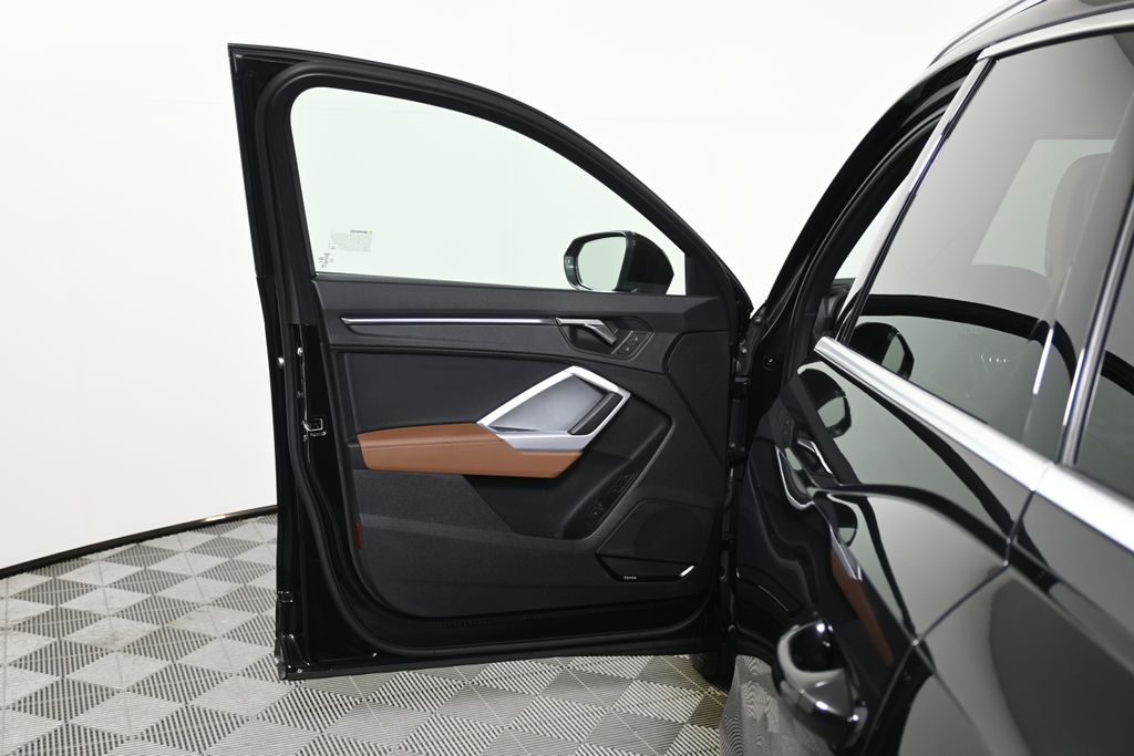 Thumbnail: 2025 Audi Q3 - 29