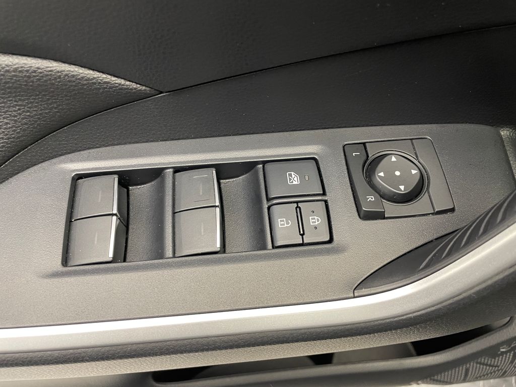 Thumbnail: 2022 Toyota RAV4 - 10