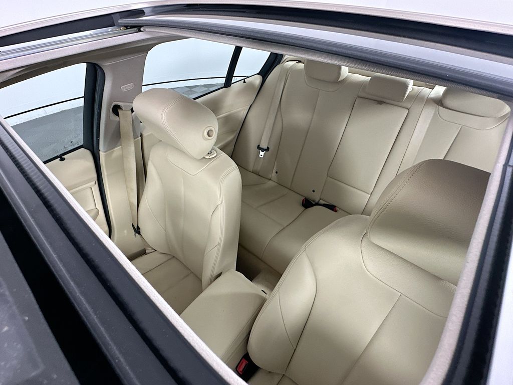 Thumbnail: 2015 BMW 3 Series - 20