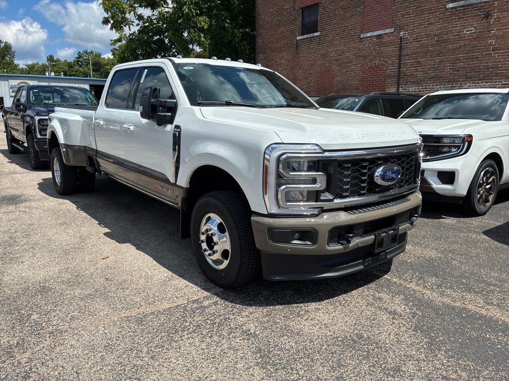Star White Metallic Tri-Coat 2026 Ford F-350 Super Duty Pickup Truck Four-Wheel Drive Automatic