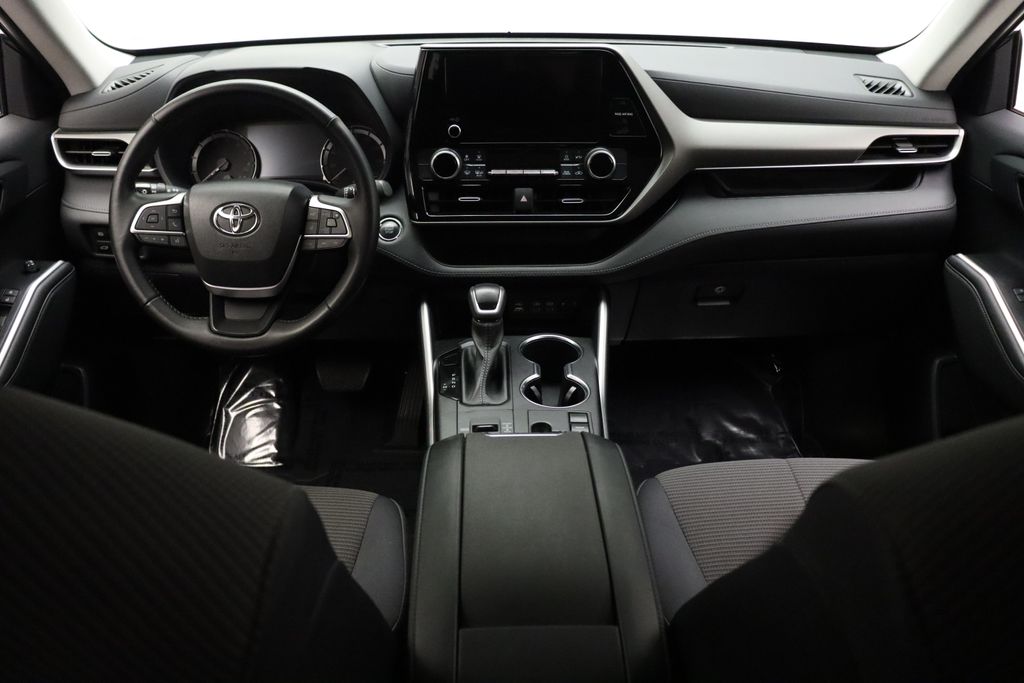 Thumbnail: 2023 Toyota Highlander - 24