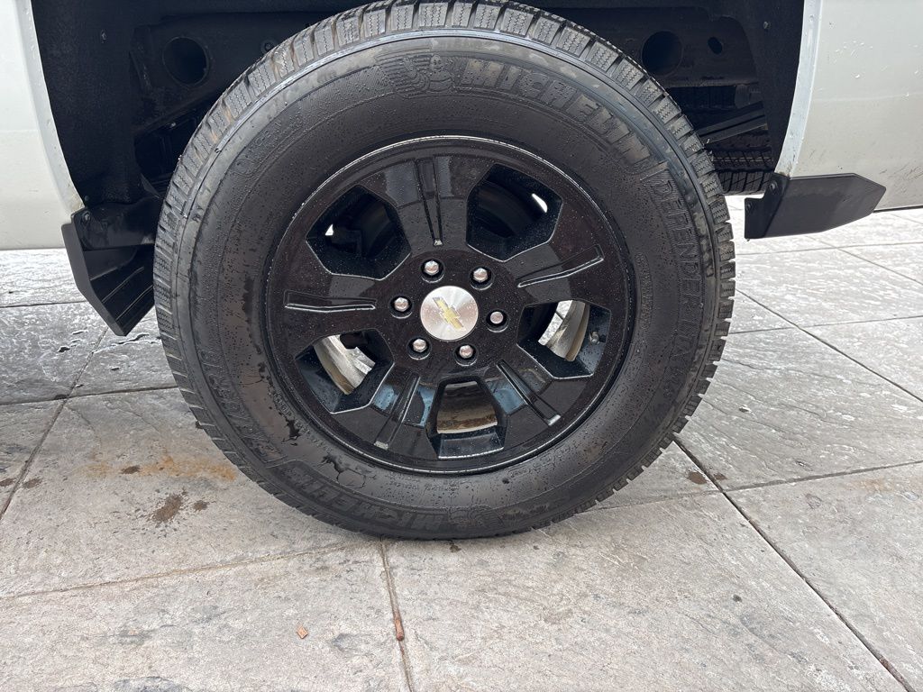 Used 2018 White Chevrolet LT image 12