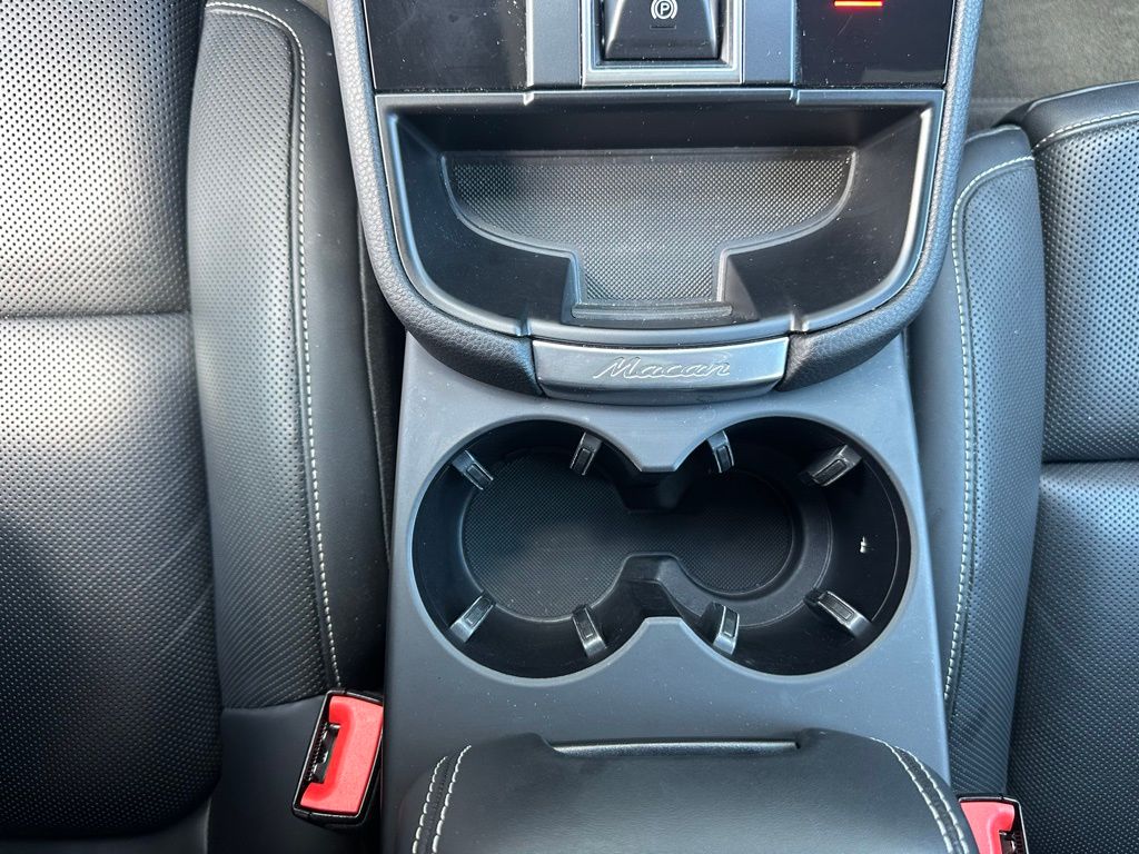 Thumbnail: 2023 Porsche Macan - 25