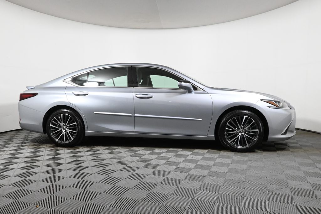 Thumbnail: 2025 Lexus ES - 8