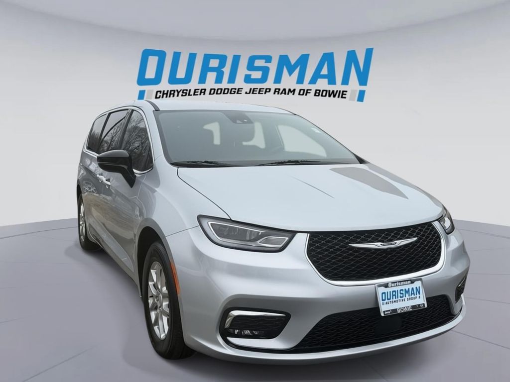 2026 Chrysler Pacifica Select FWD