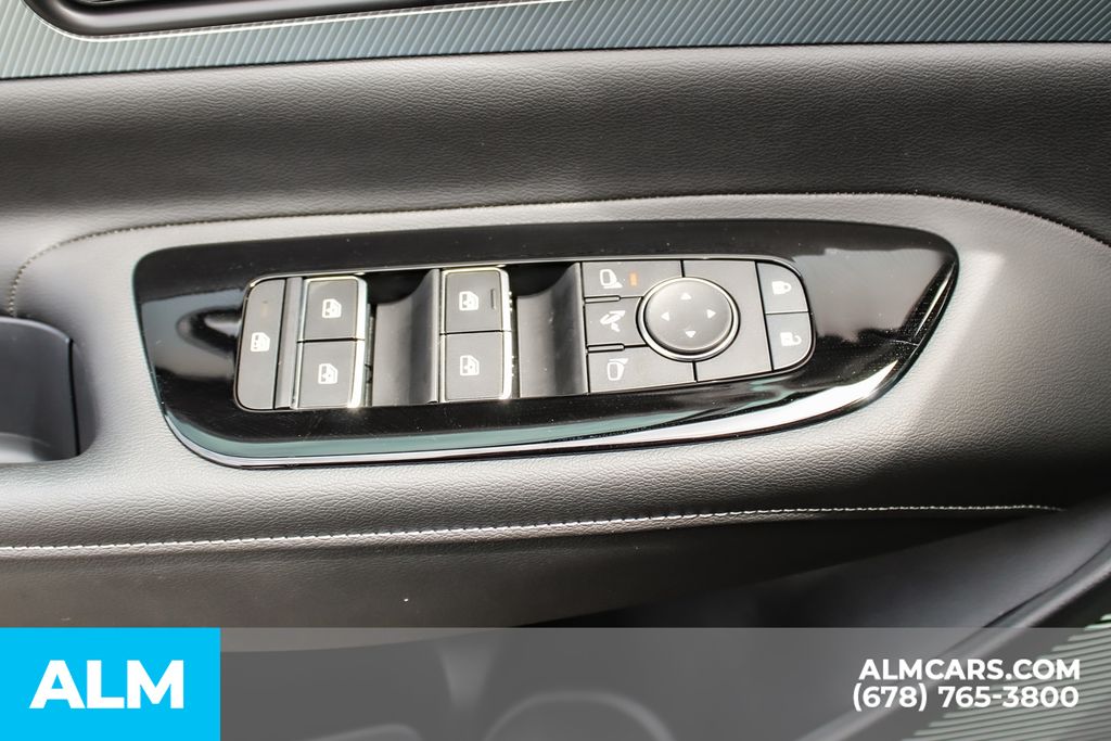 Used 2025 Black Nissan Platinum image 42