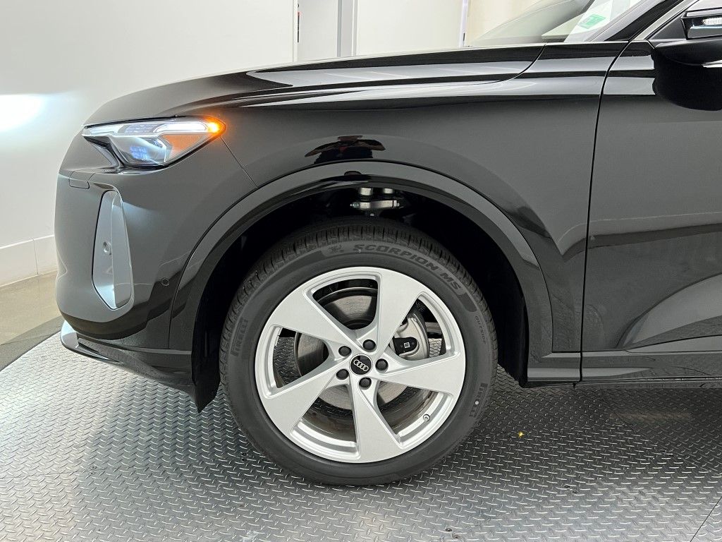 Thumbnail: 2025 Audi Q5 - 9