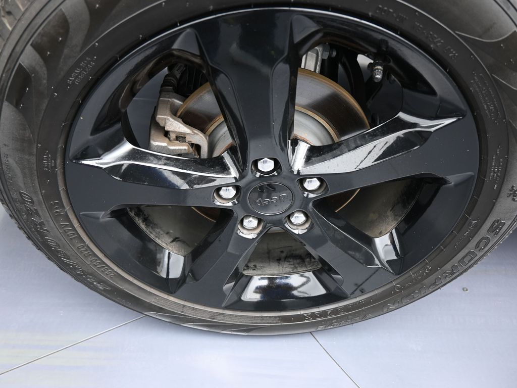 Used 2024 Midnight Sky Jeep Limited image 44